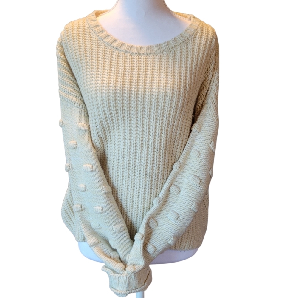 Moon & Madison White Cream Long Sleeve Knit Sweater